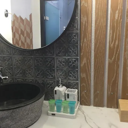 Sweet בית הארחה 4*