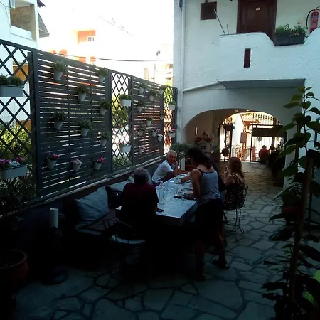 Sweet בית הארחה 4*