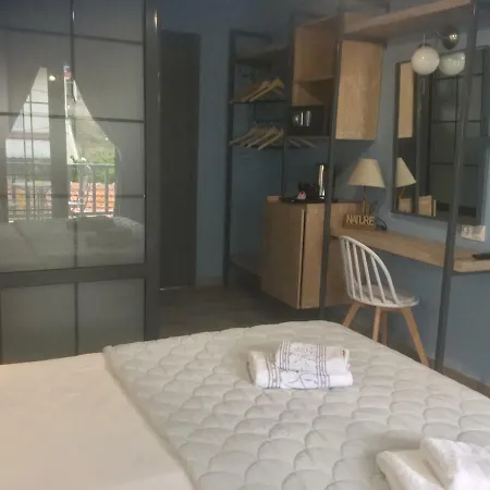 Sweet בית הארחה